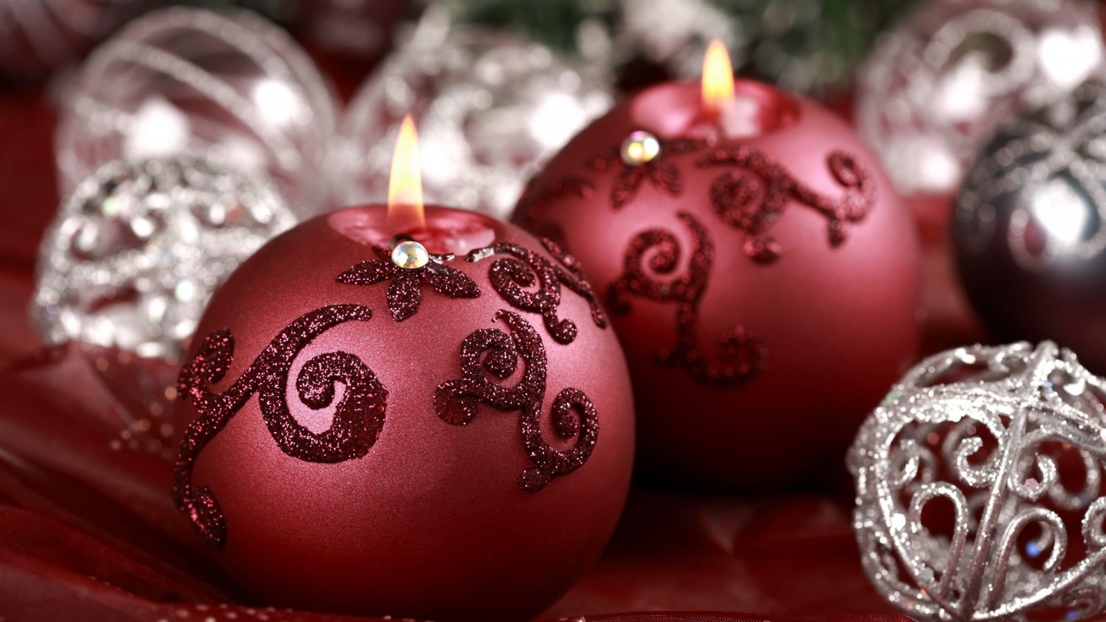Download Red Christmas Ornament Ball Candles HD wallpaper for 1600 x