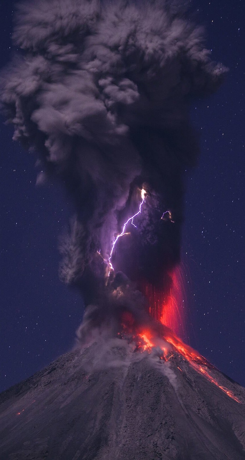 Download Volcanic Lightning HD wallpaper for iPhone 6 / 6s ...