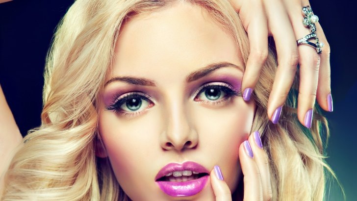 Beautiful Blonde Girl With Lilac Makeup Wallpaper