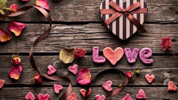 Romantic Gift Wallpaper