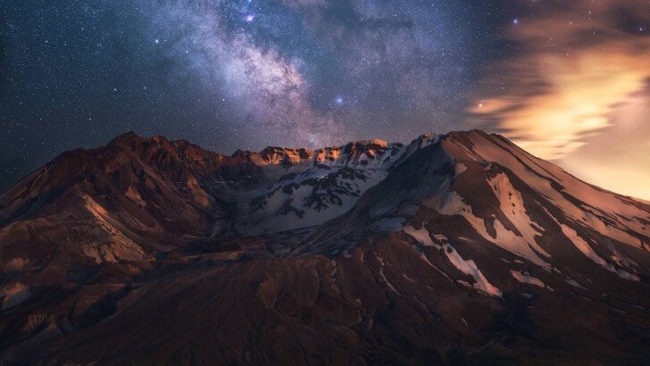 The Milky Way over Mount St. Helens Wallpaper
