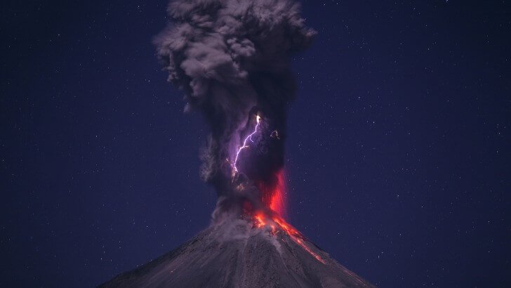 Volcanic Lightning Wallpaper