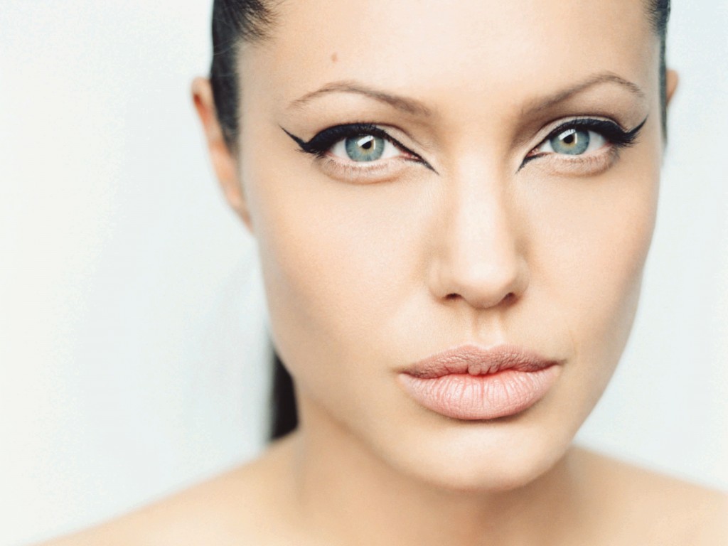 Angelina Jolie Wallpaper for Desktop 1024x768