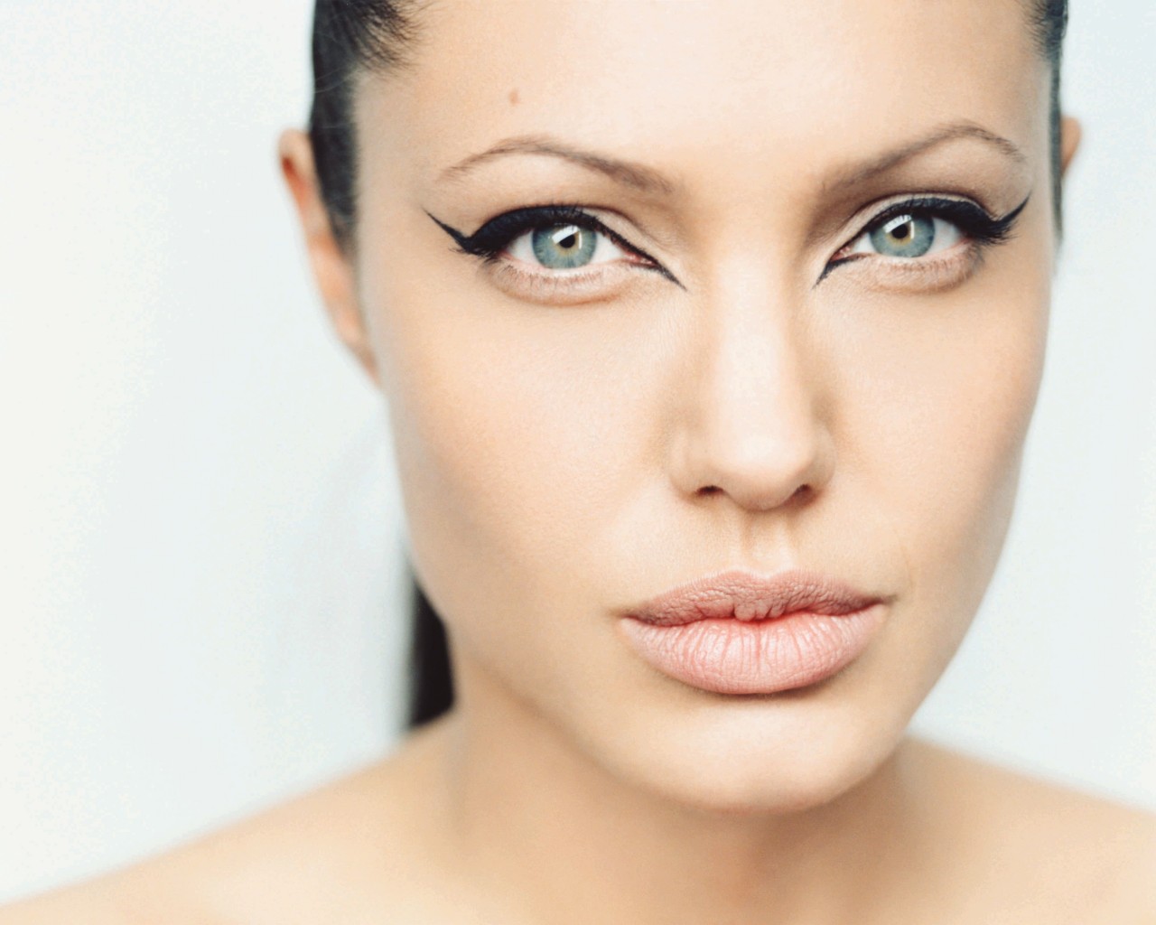 Angelina Jolie Wallpaper for Desktop 1280x1024