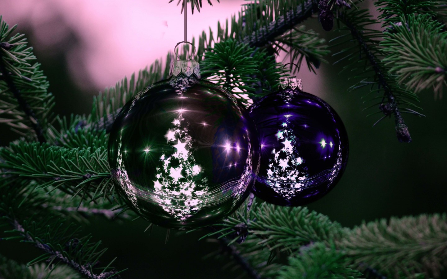 Beautiful Christmas Tree Ornaments Wallpaper for Desktop 1440x900