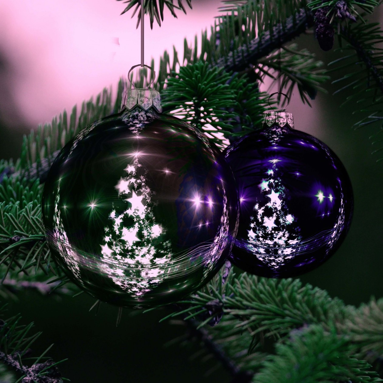 Beautiful Christmas Tree Ornaments Wallpaper for Apple iPad mini