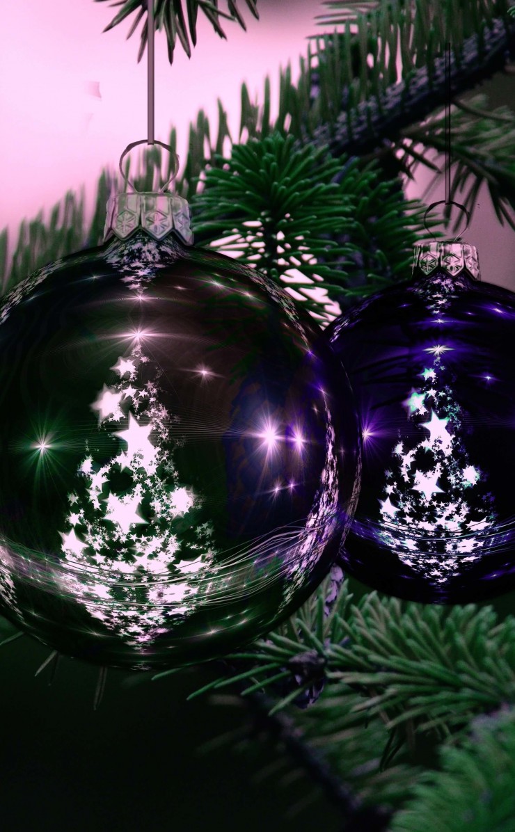 Beautiful Christmas Tree Ornaments Wallpaper for Apple iPhone 4 / 4s