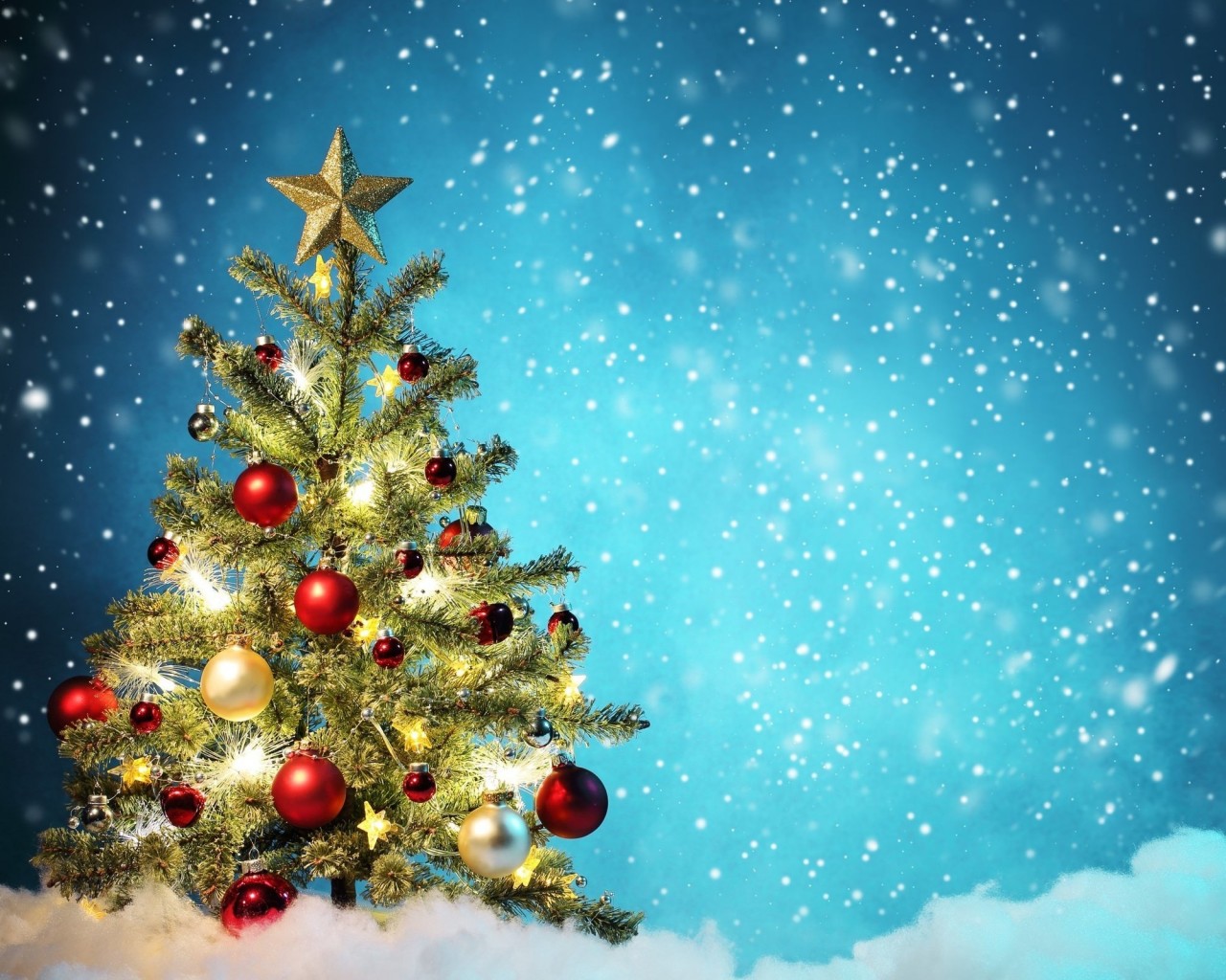 Beautiful Christmas Tree Wallpaper for Desktop 1280x1024