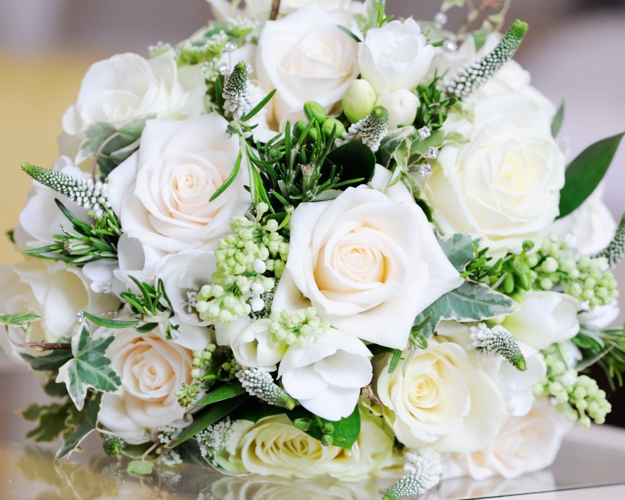Beautiful White Roses Bouquet Wallpaper for Desktop 1280x1024