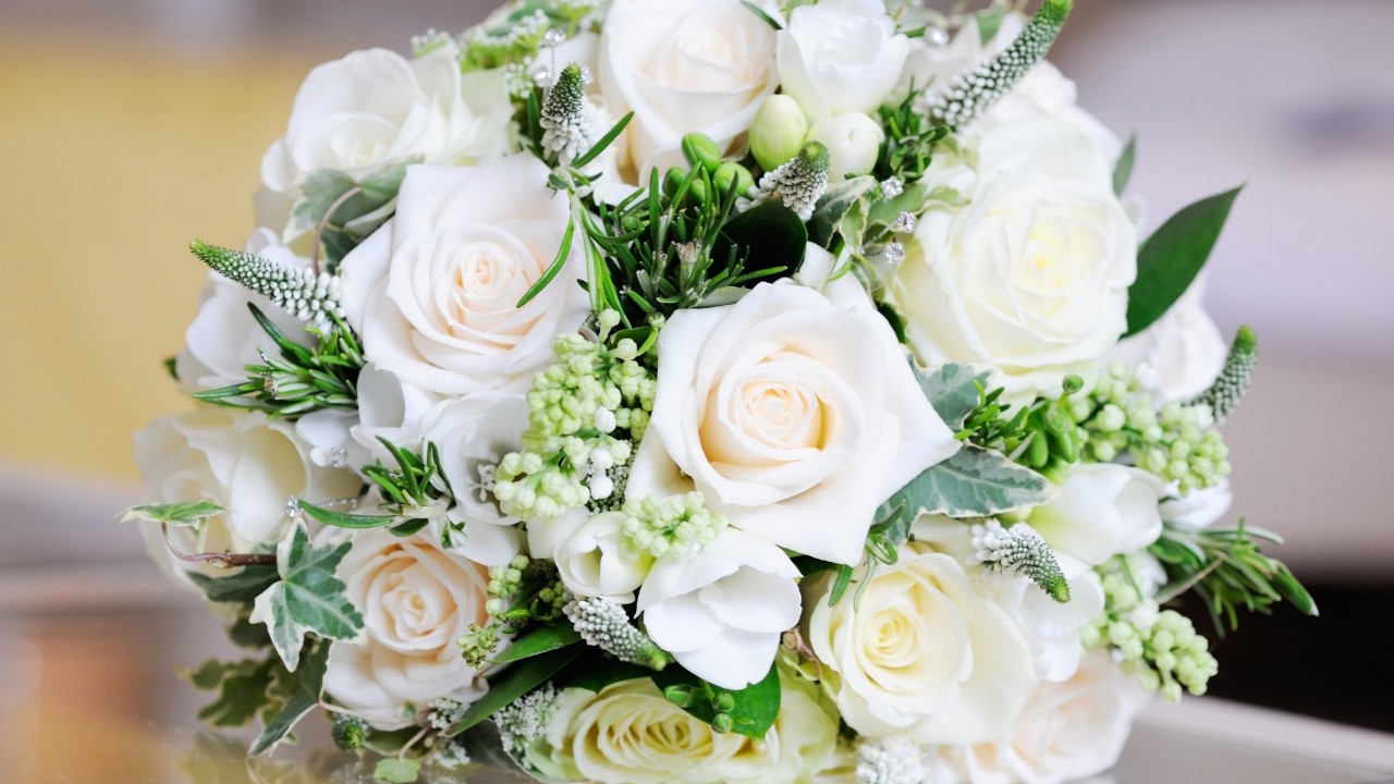Beautiful White Roses Bouquet Wallpaper for Desktop 1280x720