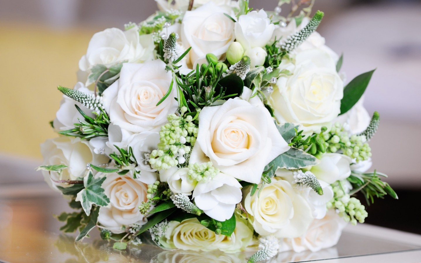 Beautiful White Roses Bouquet Wallpaper for Desktop 1440x900