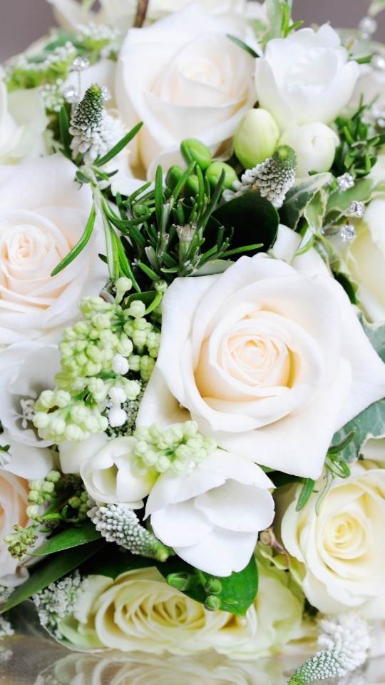 Beautiful White Roses Bouquet Wallpaper for SAMSUNG Galaxy S4 Mini
