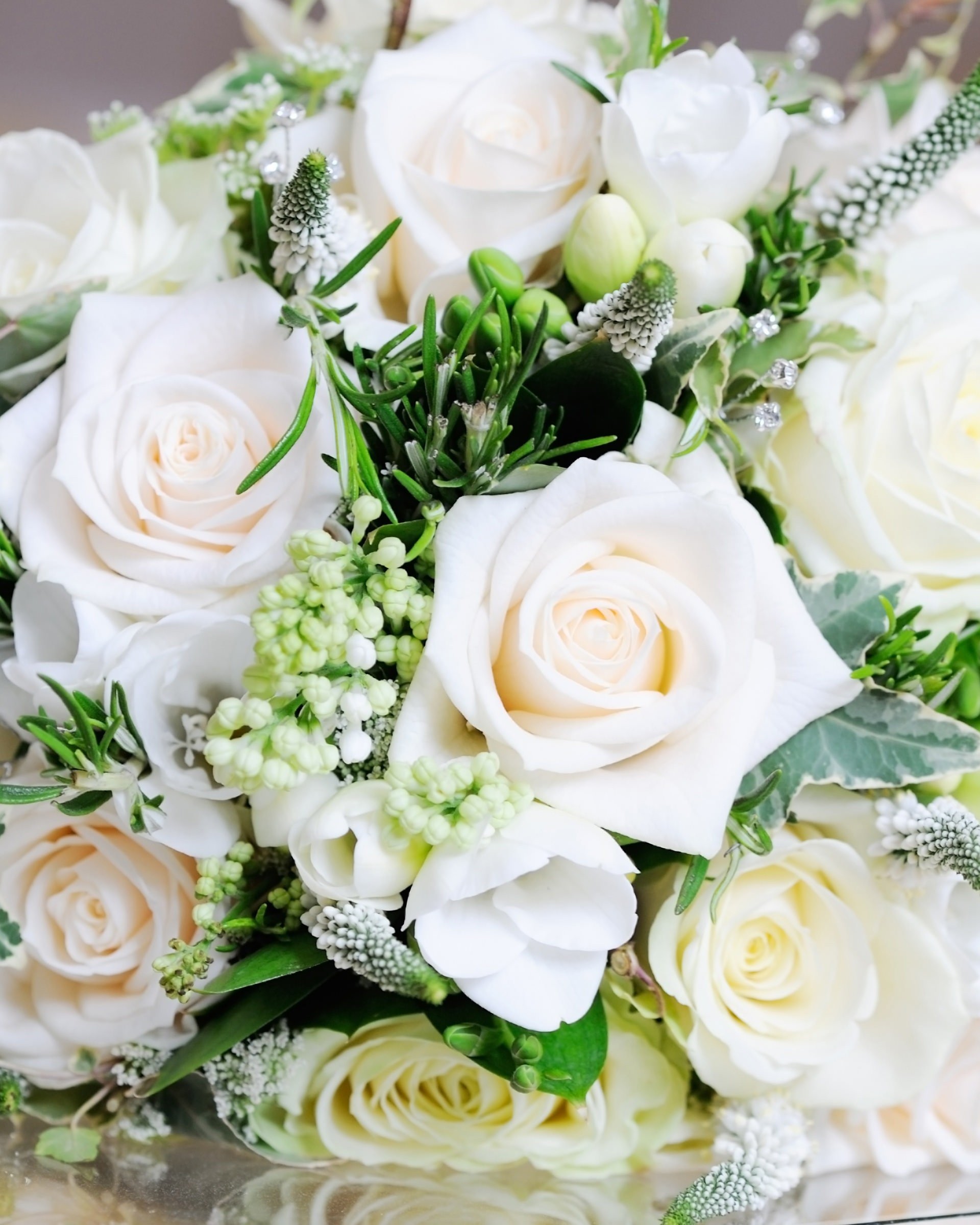 Beautiful White Roses Bouquet Wallpaper for Google Nexus 7