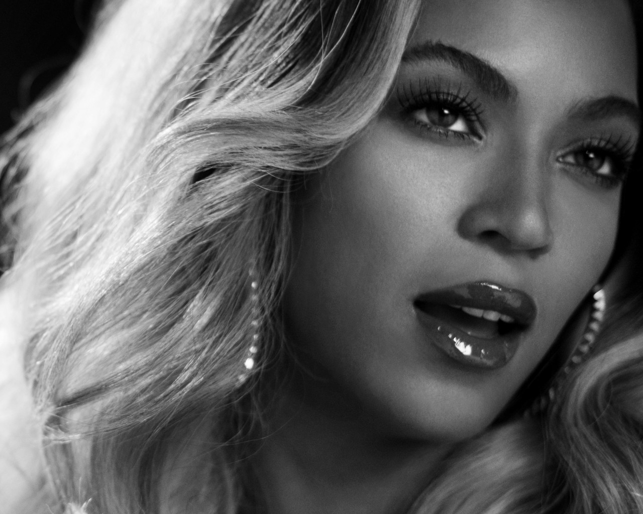 Beyonce in Black & White Wallpaper for Desktop 1280x1024
