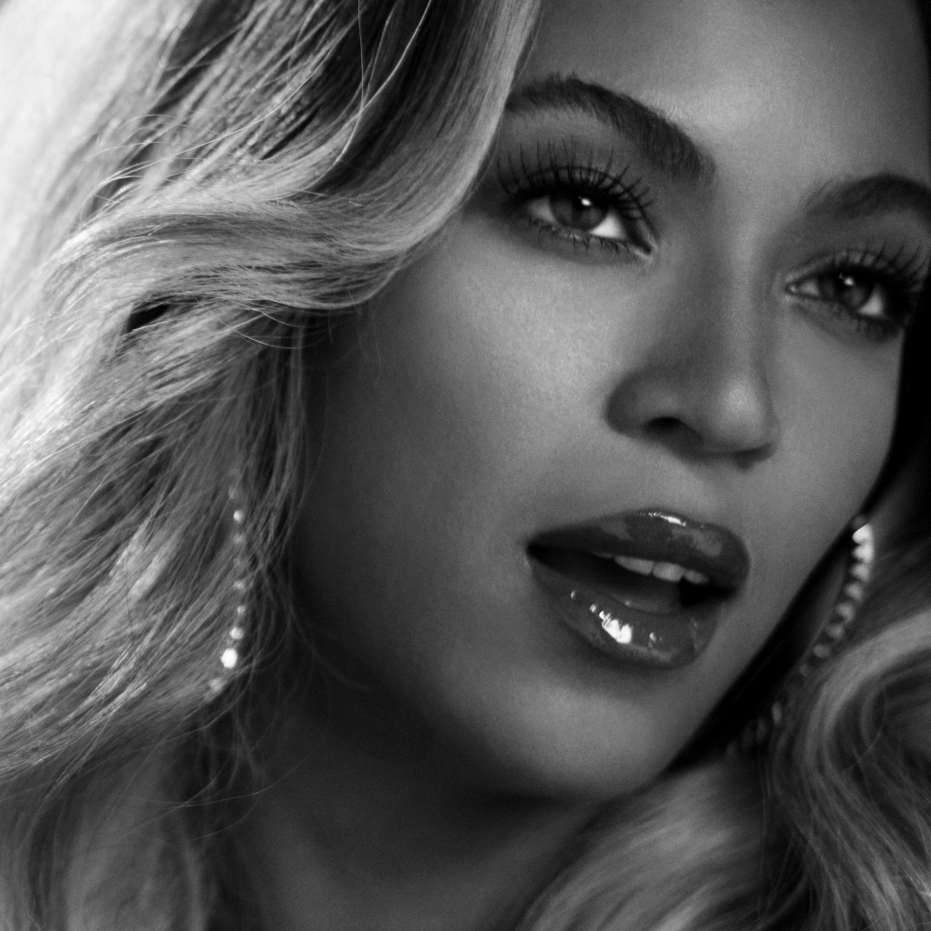 Beyonce in Black & White Wallpaper for Apple iPad 2