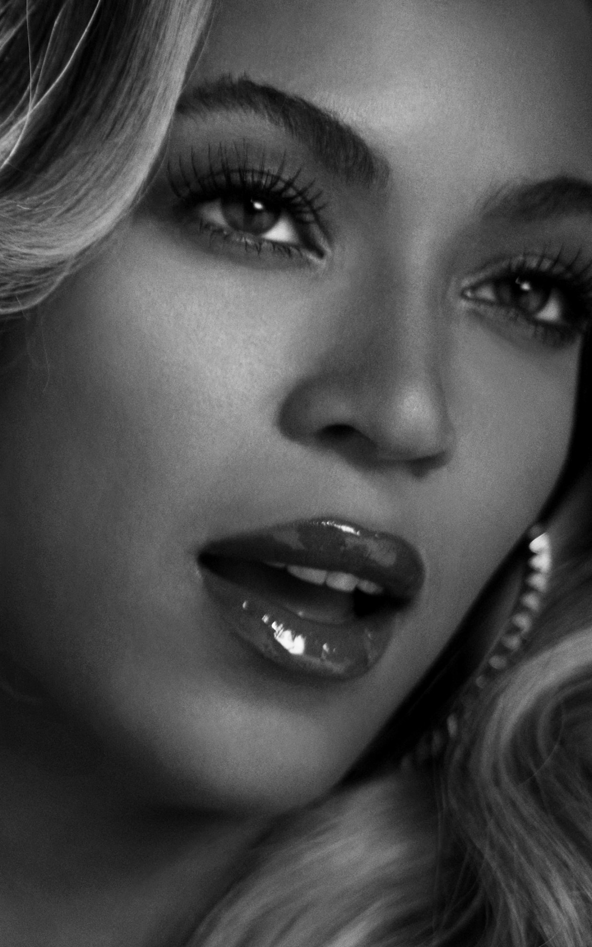Beyonce in Black & White Wallpaper for Amazon Kindle Fire HDX