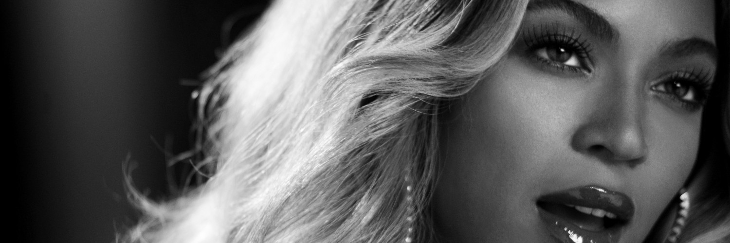 Beyonce in Black & White Wallpaper for Social Media Twitter Header