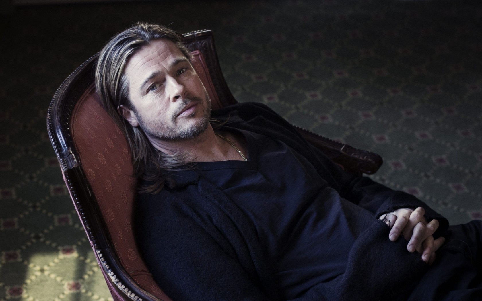Brad Pitt Sitting On Chair Wallpaper for Desktop 1680x1050