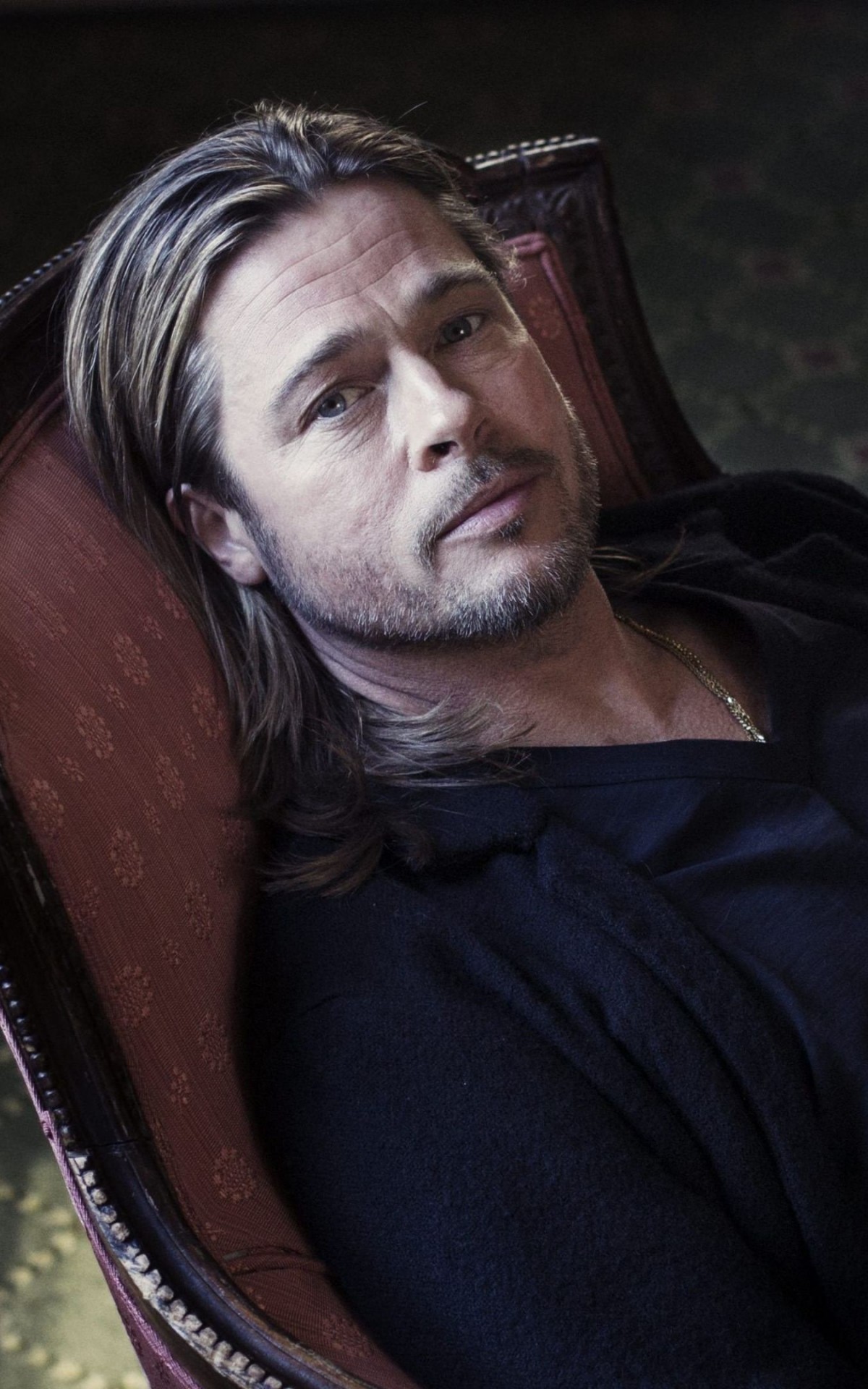 Brad Pitt Sitting On Chair Wallpaper for Amazon Kindle Fire HDX