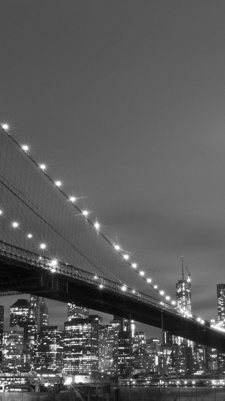Brooklyn Bridge, New York City in Black & White Wallpaper for Motorola Droid Razr HD