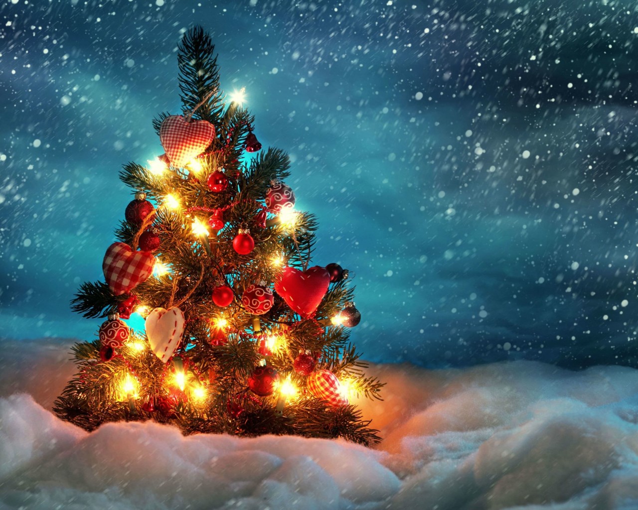 Christmas Tree Wallpaper for Desktop 1280x1024