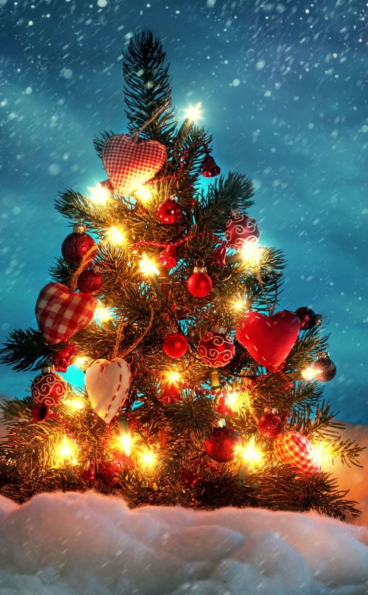 Christmas Tree Wallpaper for Apple iPhone 4 / 4s