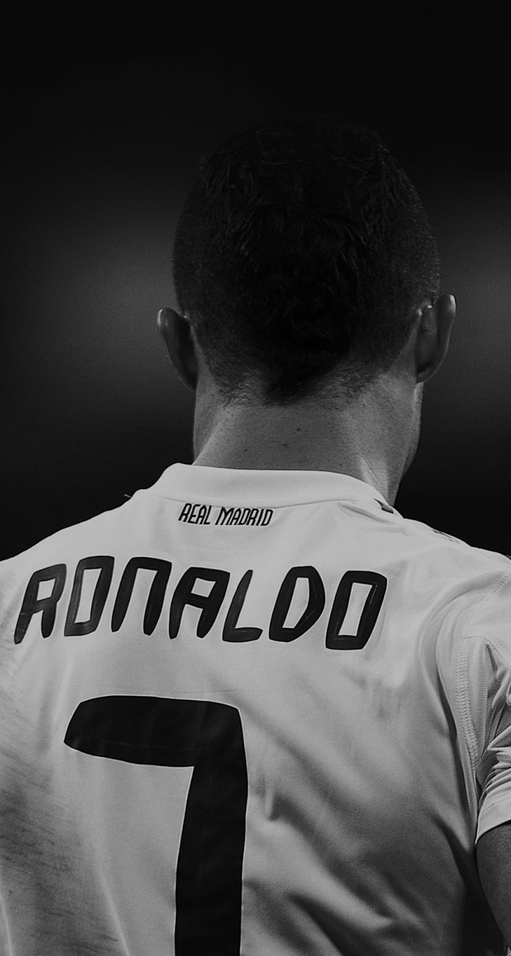 Cristiano Ronaldo in Black & White Wallpaper for Apple iPhone 5 / 5s