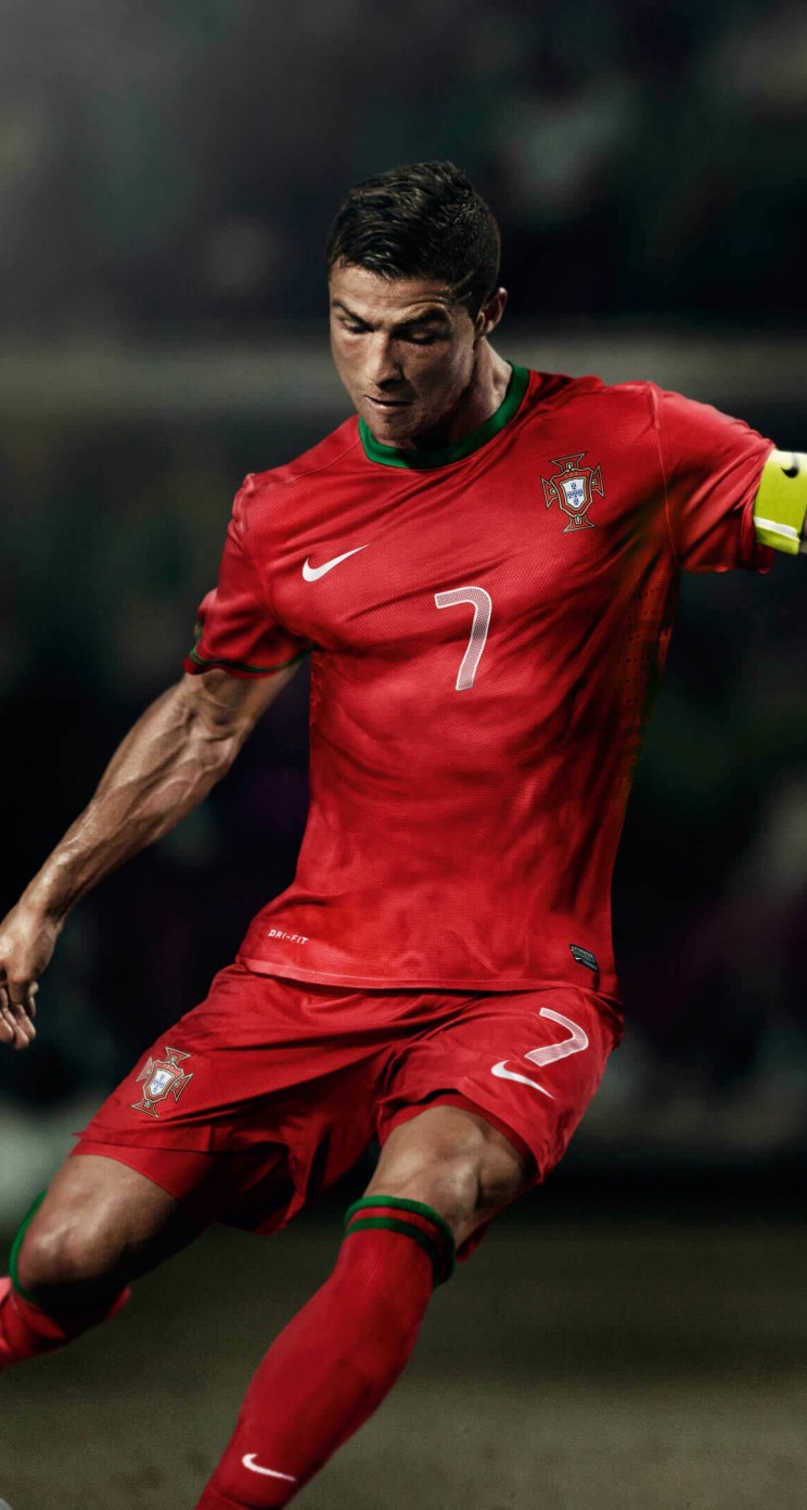 Cristiano Ronaldo In Portugal Jersey Wallpaper for Apple iPhone 5 / 5s