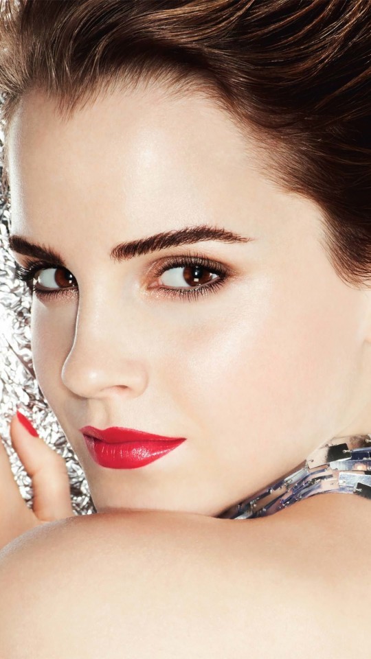 Emma Watson Posing Wallpaper for SAMSUNG Galaxy S4 Mini