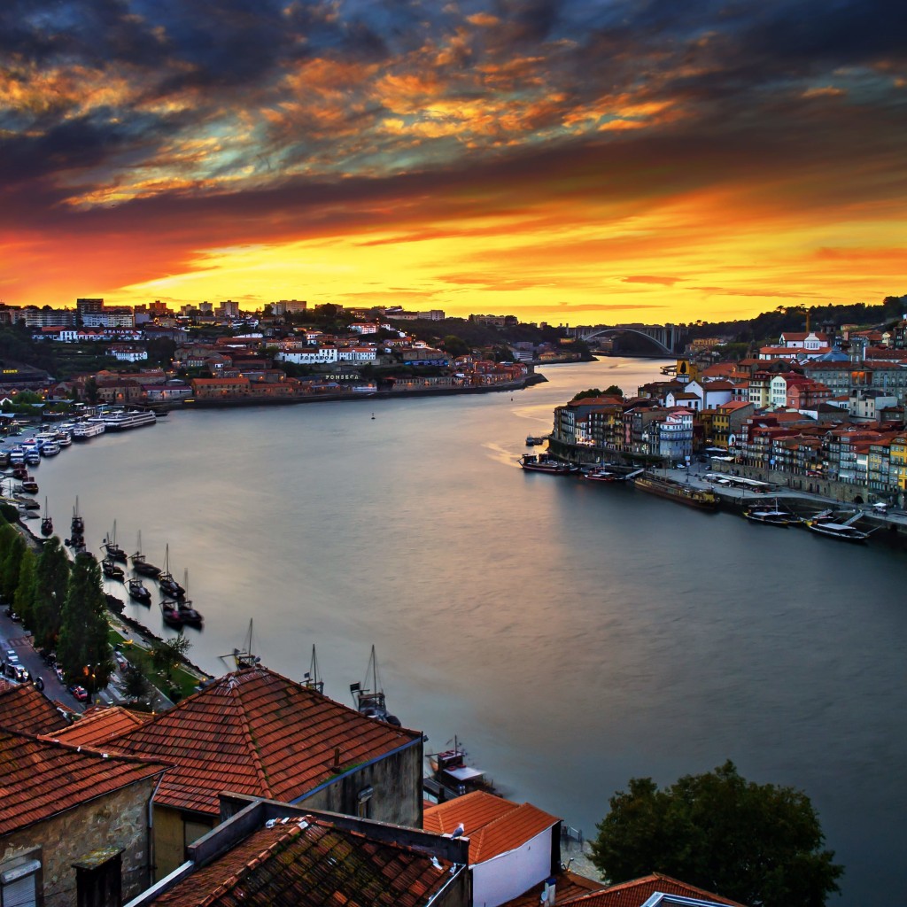 Enchanting Porto Wallpaper for Apple iPad 2