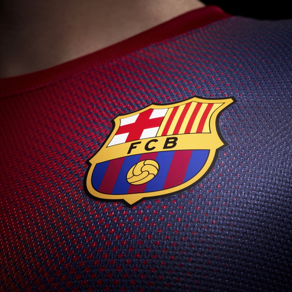 FC Barcelona Logo Shirt Wallpaper for Apple iPad 2