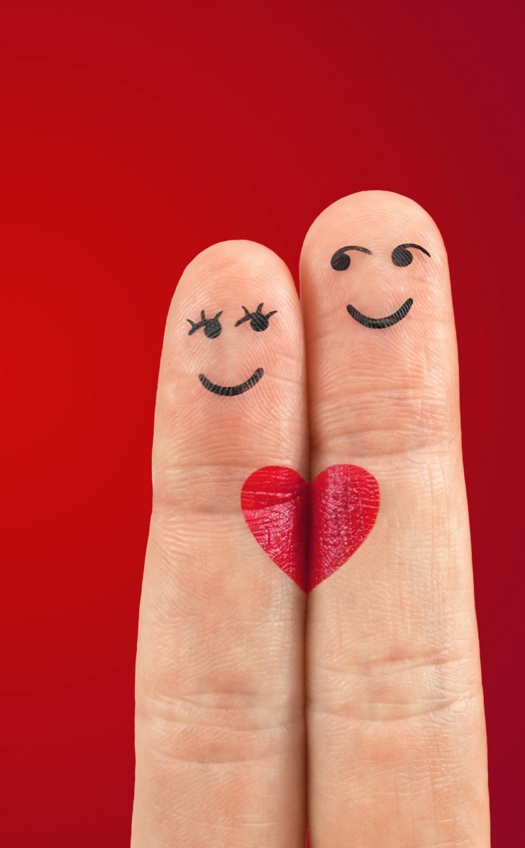 Fingers in Love Wallpaper for Apple iPhone 4 / 4s