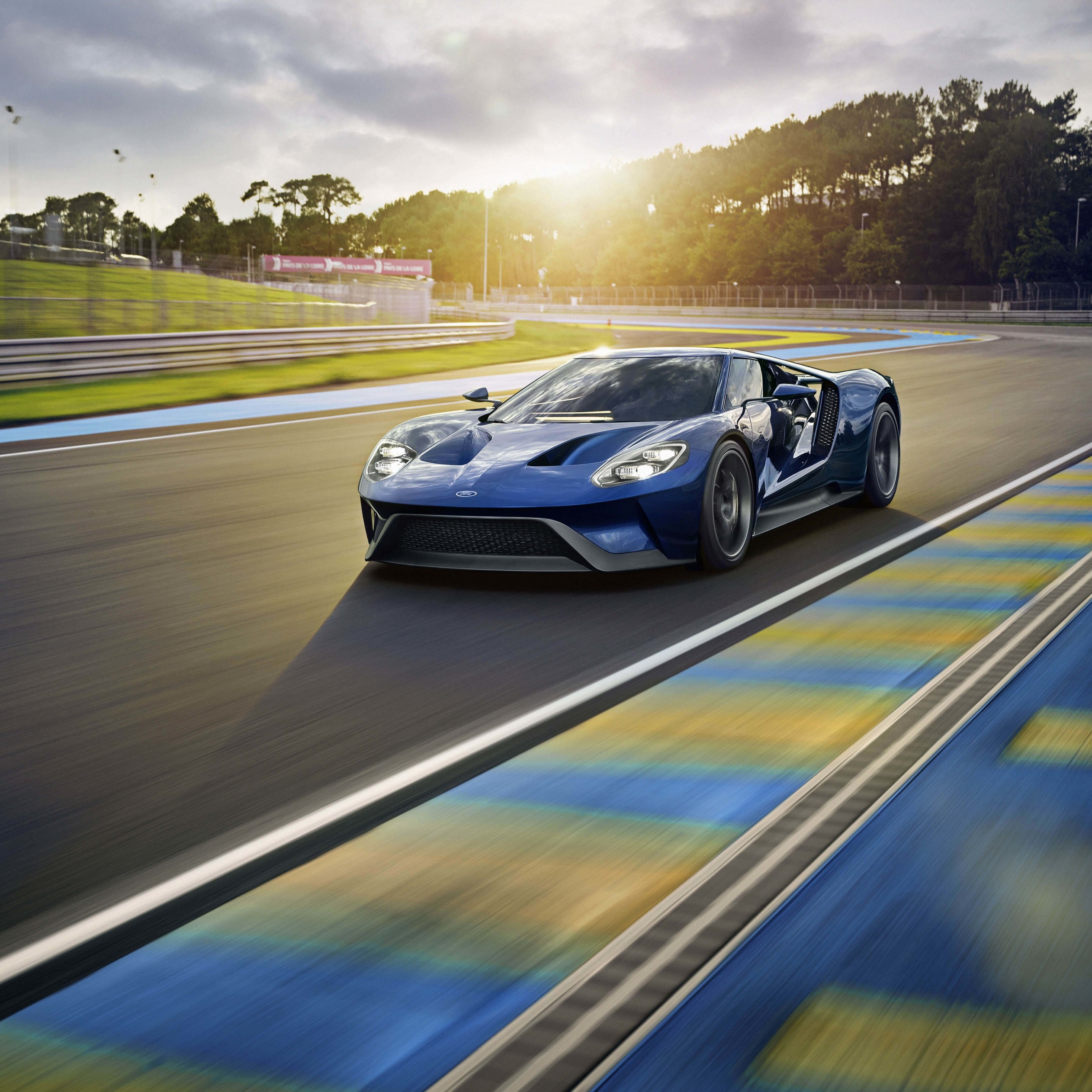Ford GT Supercar Wallpaper for Apple iPad 3