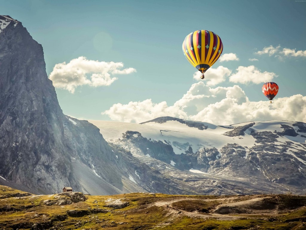Hot Air Balloon Over the Mountain Wallpaper for Desktop 1024x768