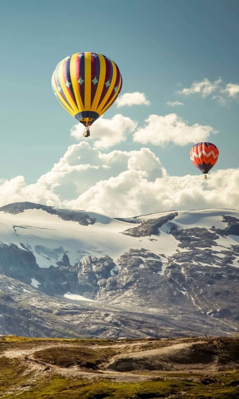 Hot Air Balloon Over the Mountain Wallpaper for SAMSUNG Galaxy S3 Mini