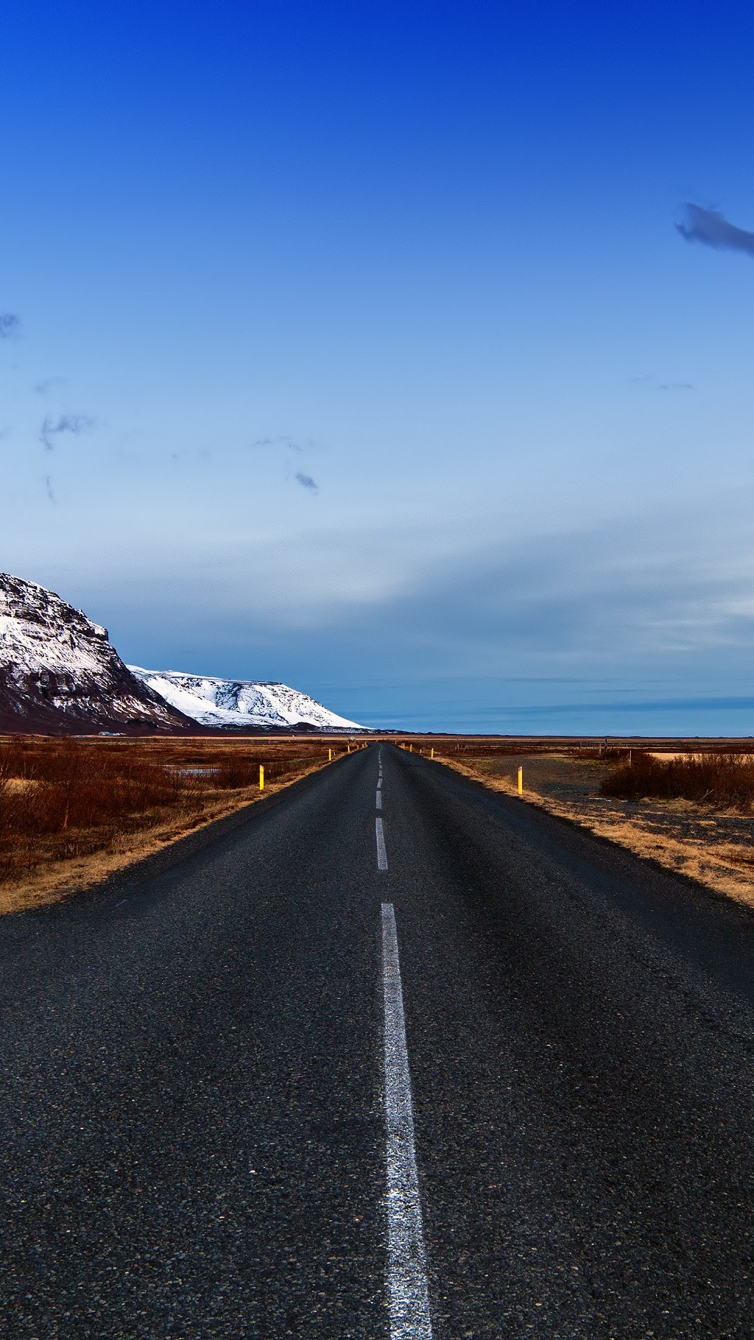 Icelandic Road, Skaftafell, Iceland Wallpaper for SAMSUNG Galaxy S4