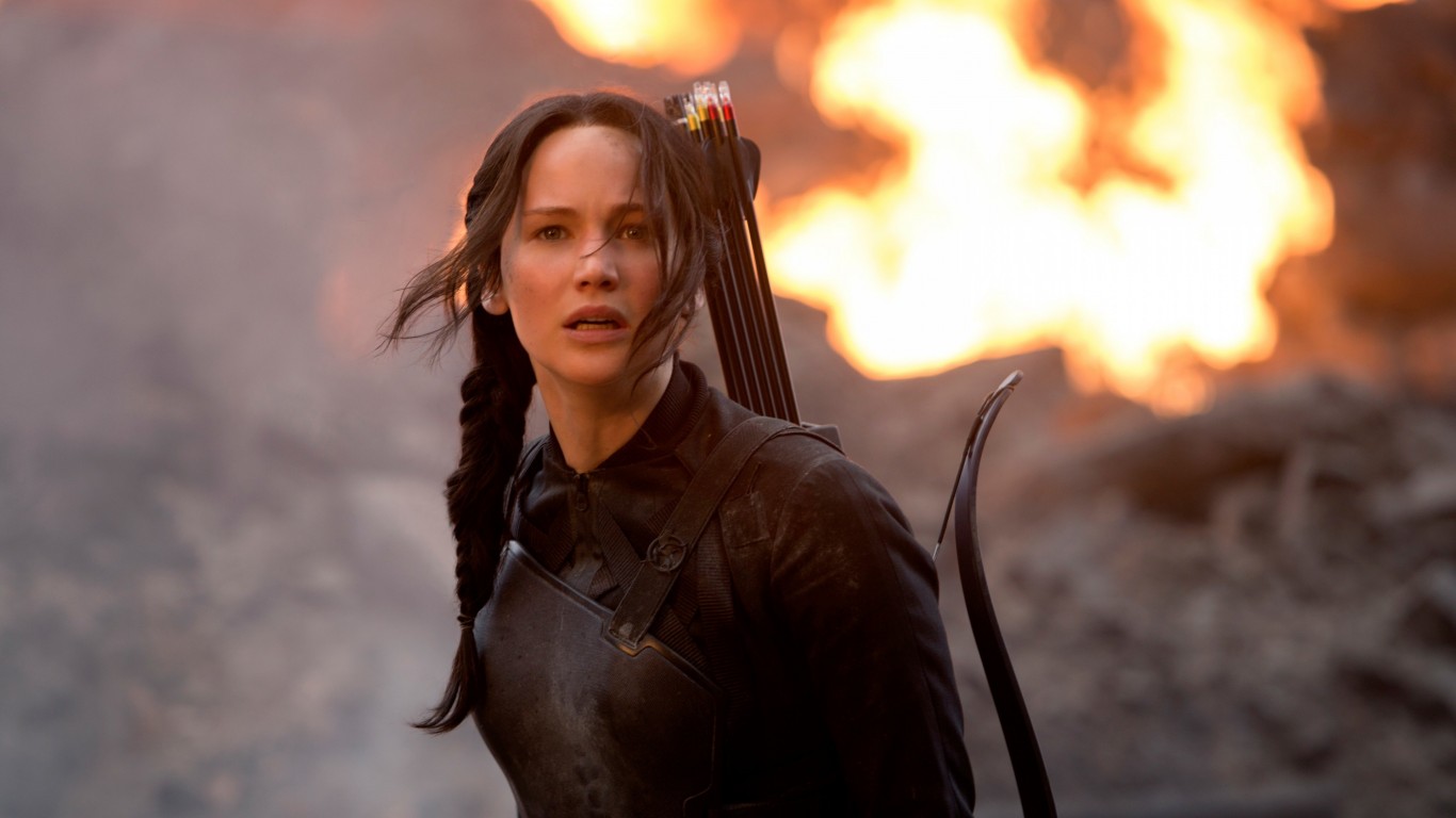 Jennifer Lawrence in The Hunger Games Wallpaper for Desktop 1366x768