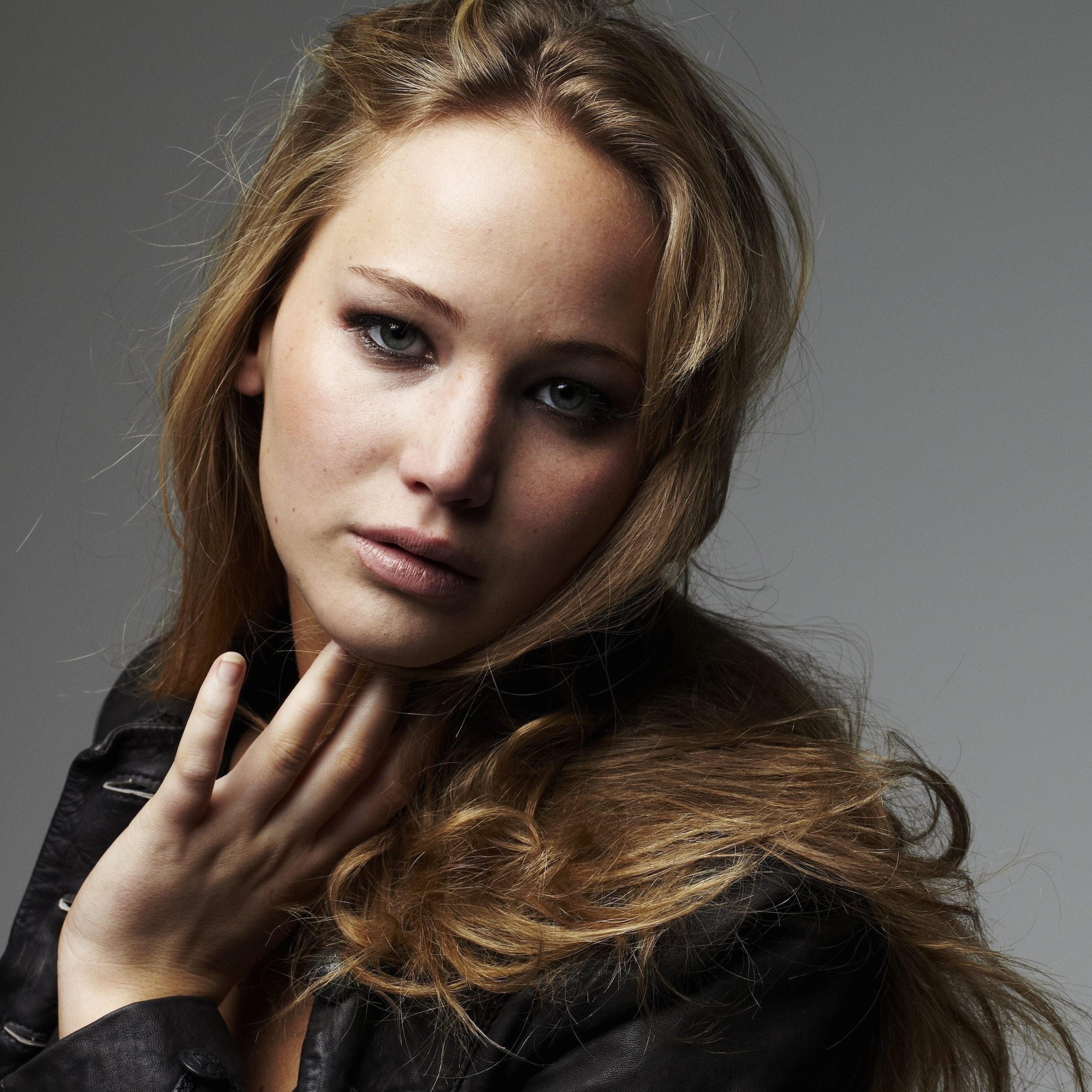 Jennifer Lawrence Portrait Wallpaper for Apple iPhone 6 Plus