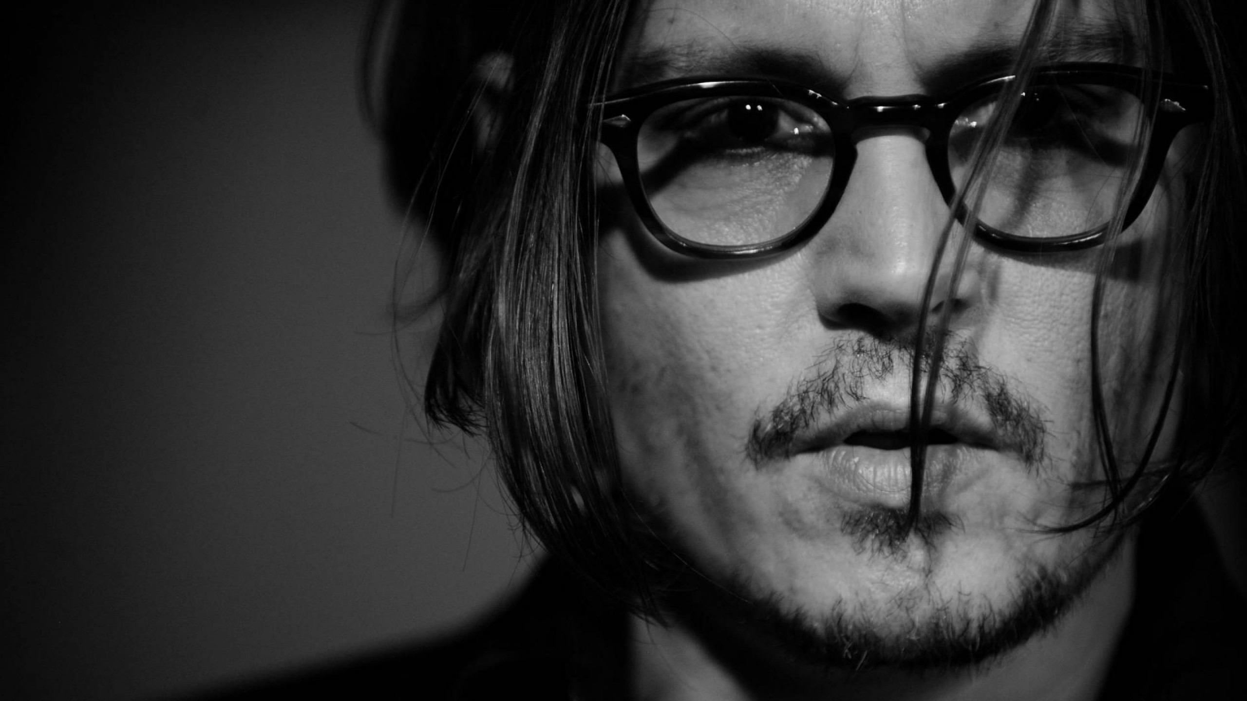 Johnny Depp Black & White Portrait Wallpaper for Desktop 2560x1440