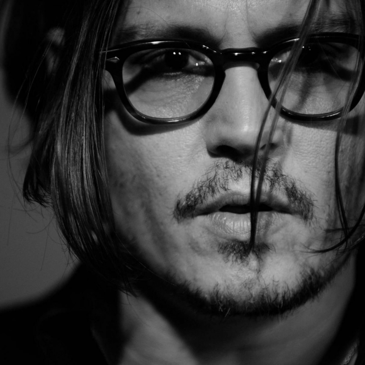 Johnny Depp Black & White Portrait Wallpaper for Apple iPad mini
