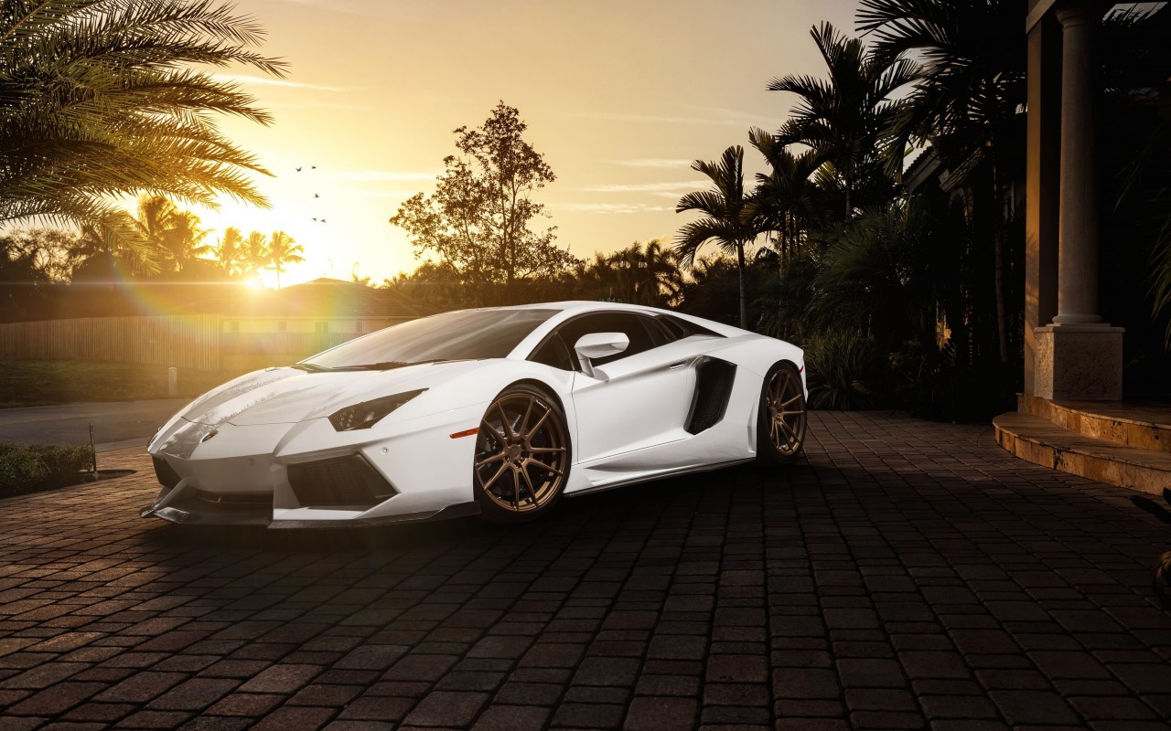 Lamborghini Aventador LP700-4 in White Wallpaper for Desktop 1280x800