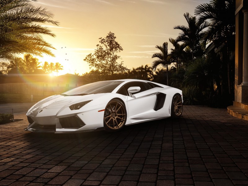 Lamborghini Aventador LP700-4 in White Wallpaper for Desktop 800x600
