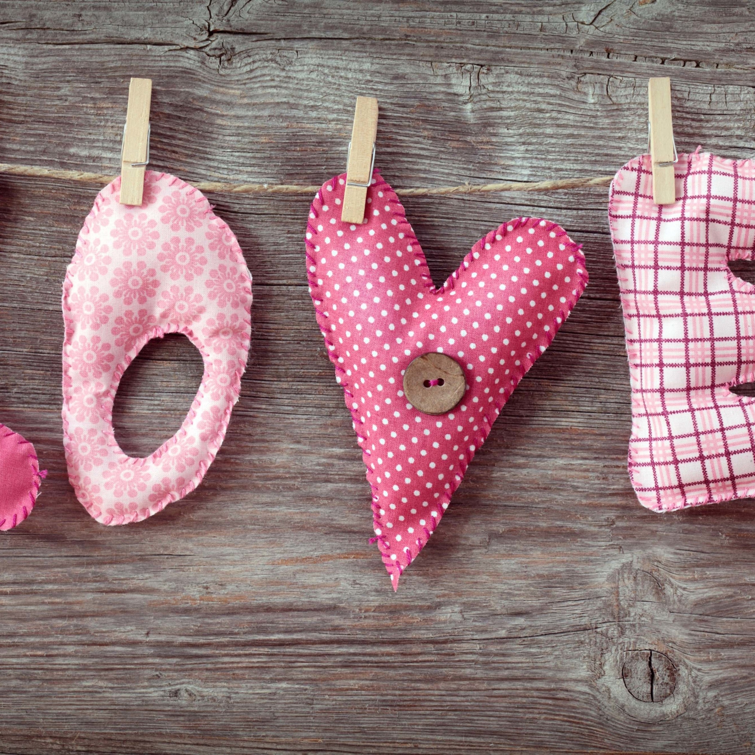 Love Letters Clothespin Wallpaper for Apple iPad 3