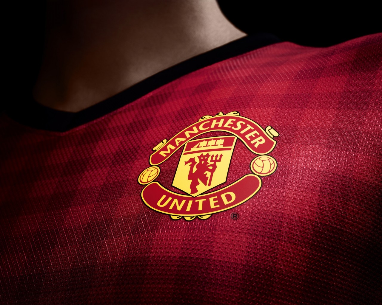 Manchester United Logo Shirt Wallpaper for Desktop 1280x1024