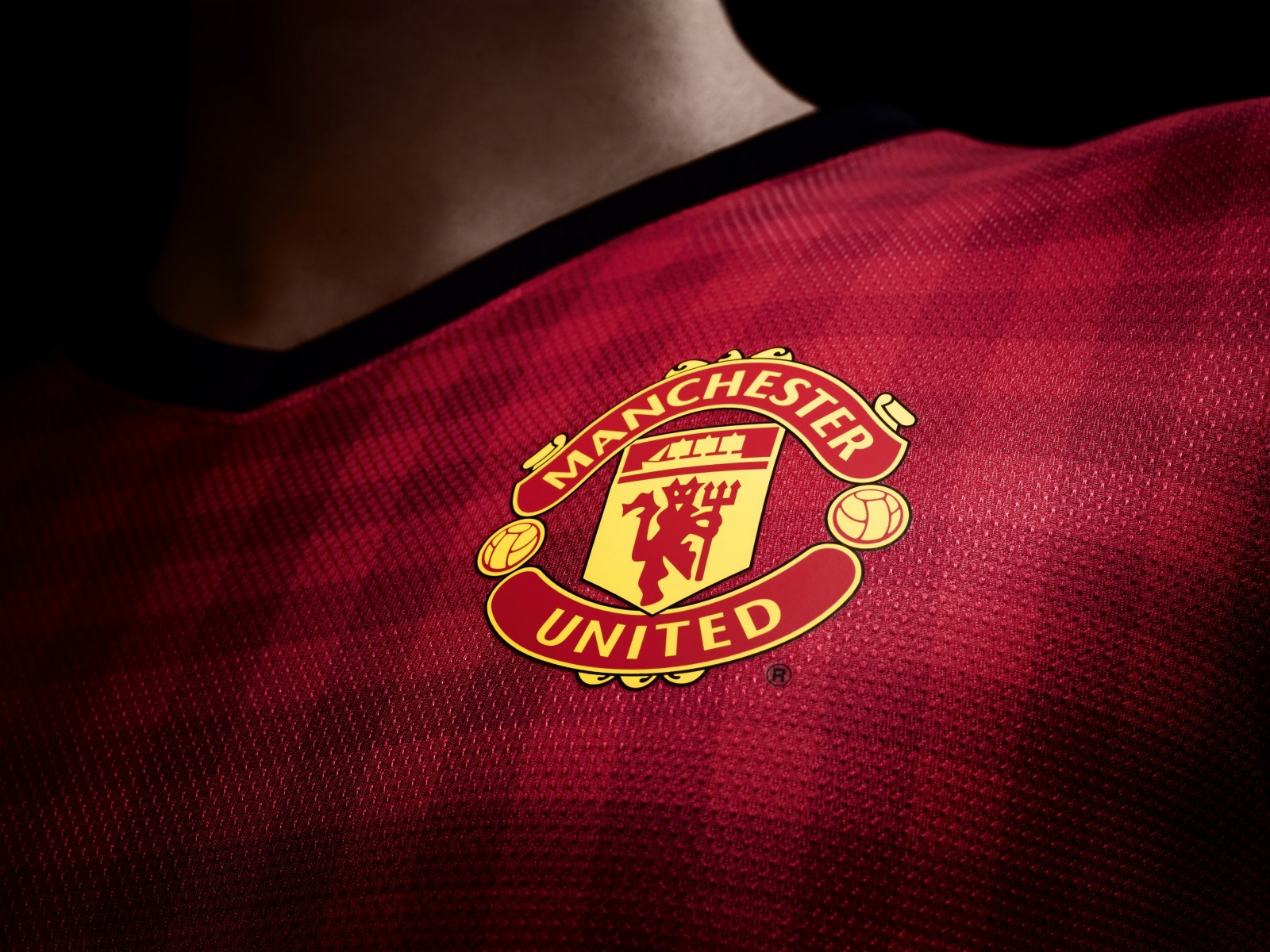 Manchester United Logo Shirt Wallpaper for Desktop 1600x1200