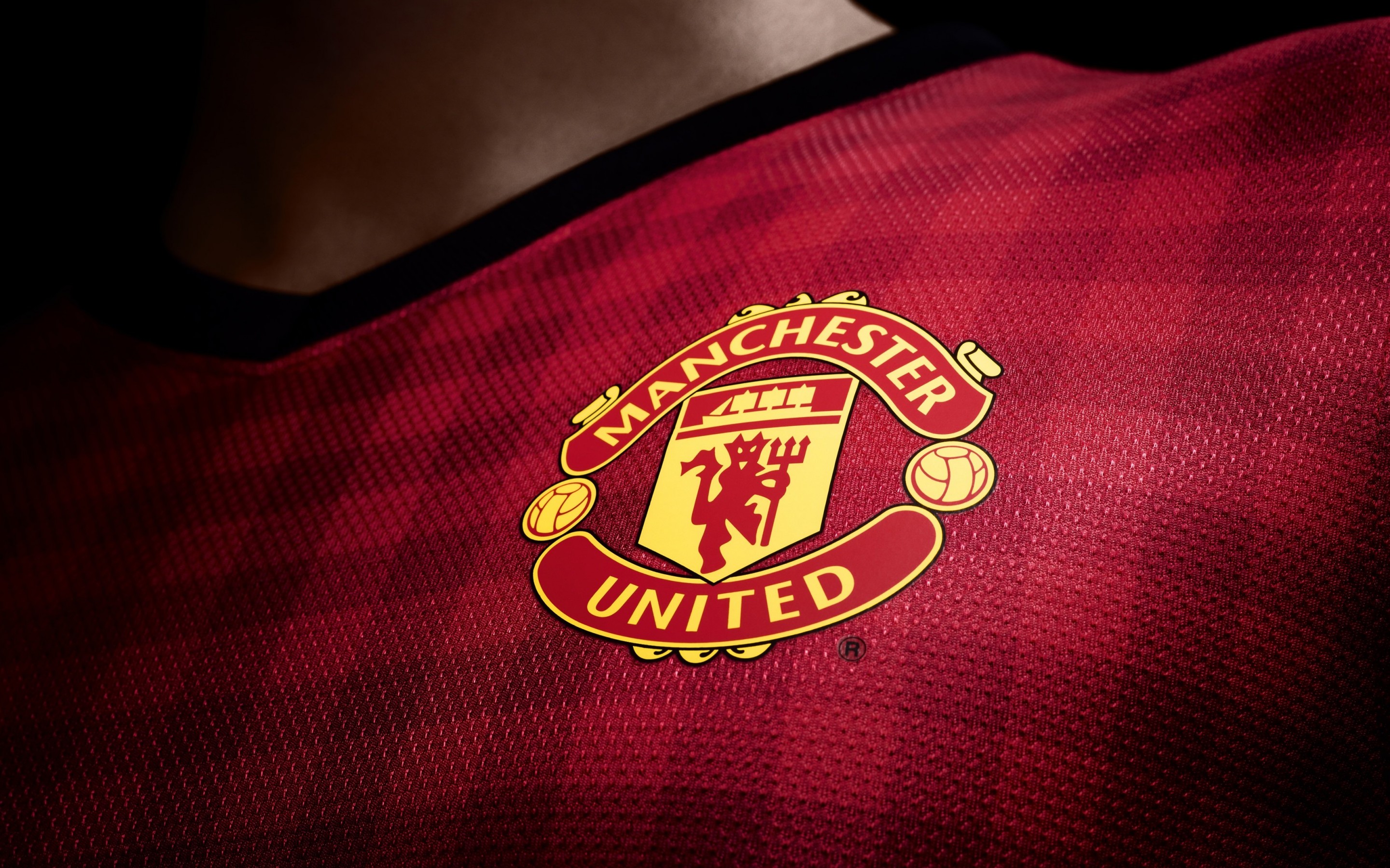 Manchester United Logo Shirt Wallpaper for Desktop 2880x1800