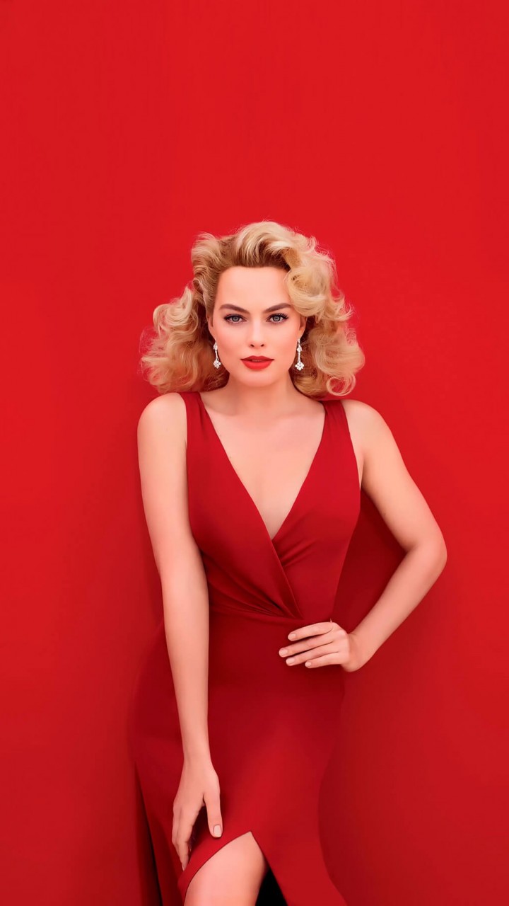 Margot Robbie In Red Wallpaper for HTC One mini