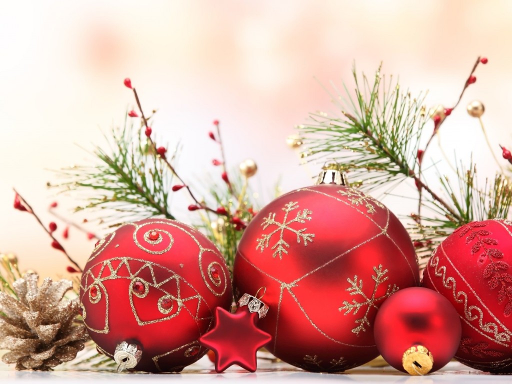 Matte Red Christmas Ball Ornaments Wallpaper for Desktop 1024x768