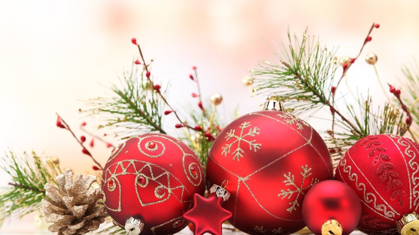 Matte Red Christmas Ball Ornaments Wallpaper for Desktop 1366x768