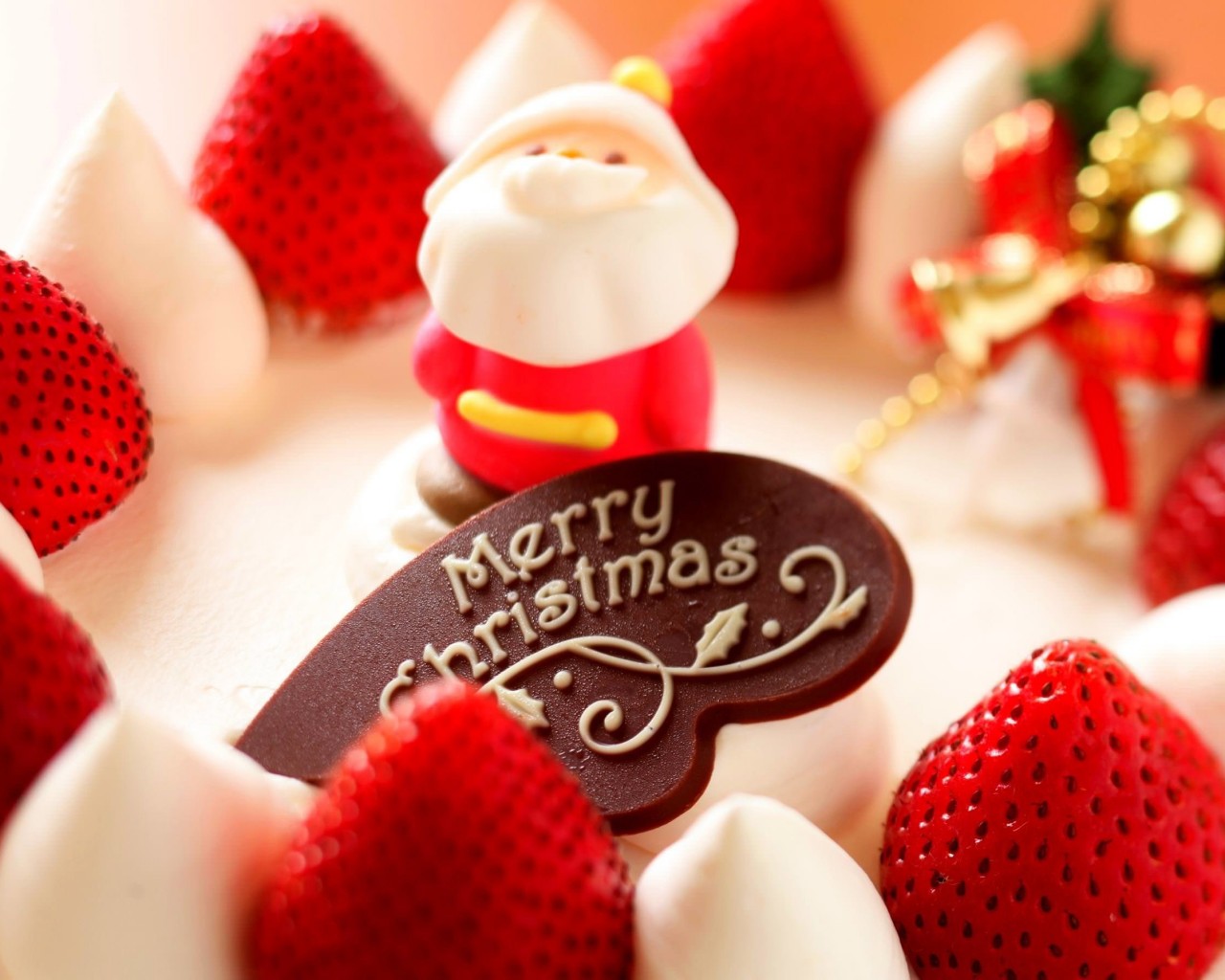 Merry Christmas Strawberry Dessert Wallpaper for Desktop 1280x1024